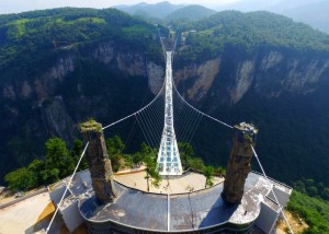 zhangjiajie-grand-canyon-glass-bridge-haim-dotan_dezeen_2364_ss_1-852x609