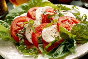 https://www.art1a1d.com/wp-content/uploads/2017/06/salata-caprese1.jpg